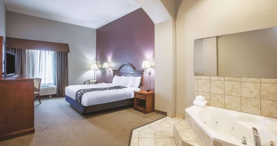 Paws and Stay: Top Pet-Friendly Hotels Near Winstar Casino, Thackerville